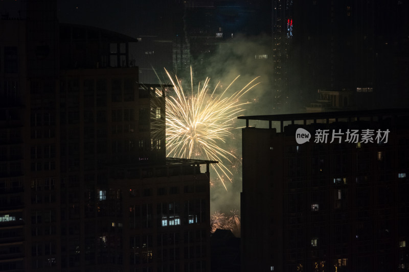 元宵节夜空中的烟花