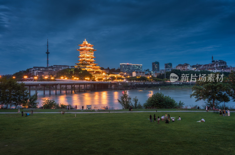 四川绵阳越王楼夜景