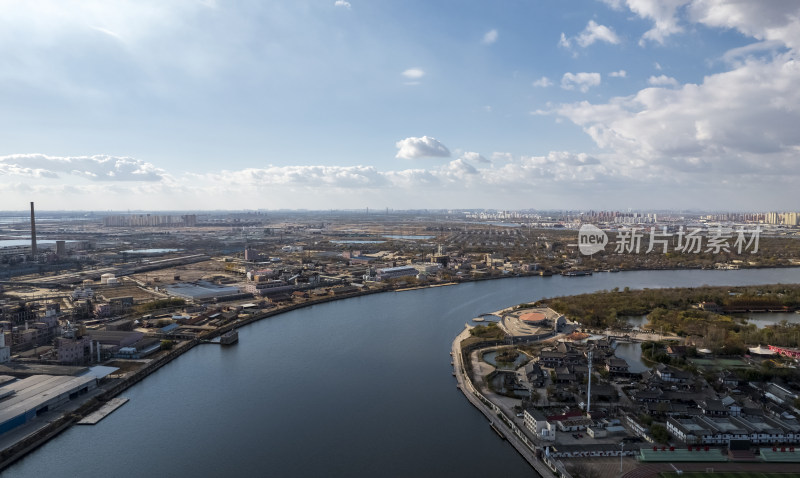 城市河流区域全景鸟瞰图