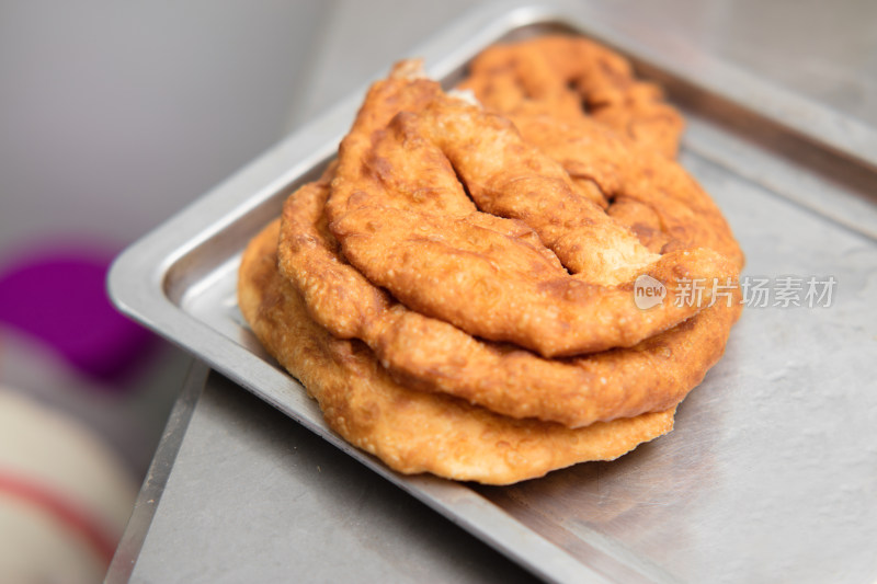 金黄色的炸油饼