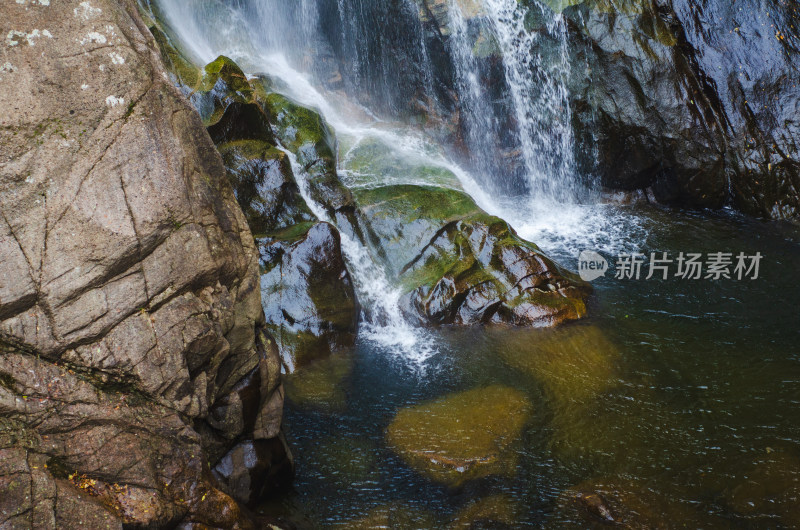 河南省洛阳白云山九龙潭秋天风景