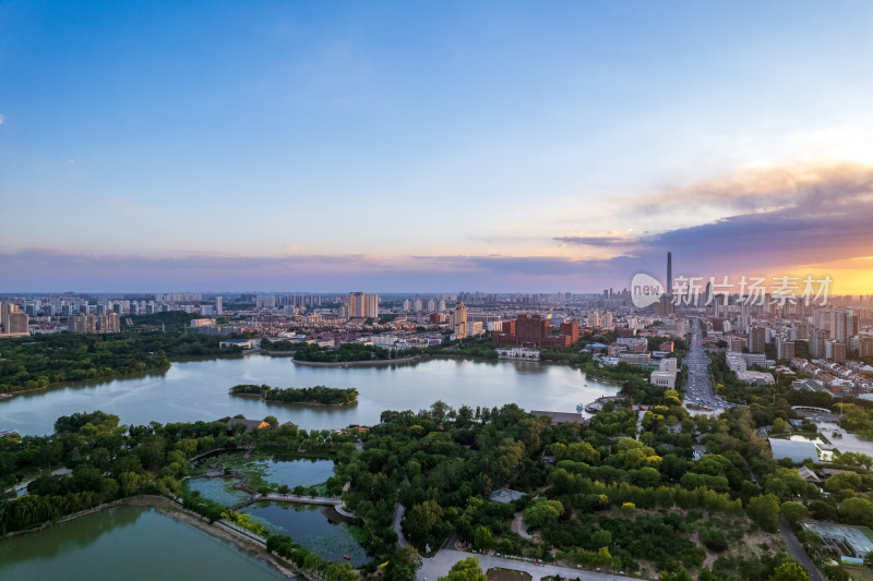 天津天塔湖水上公园景区城市日落晚霞风光