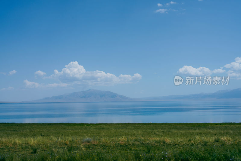 新疆内蒙大草原山脉湖泊湖水自然风光