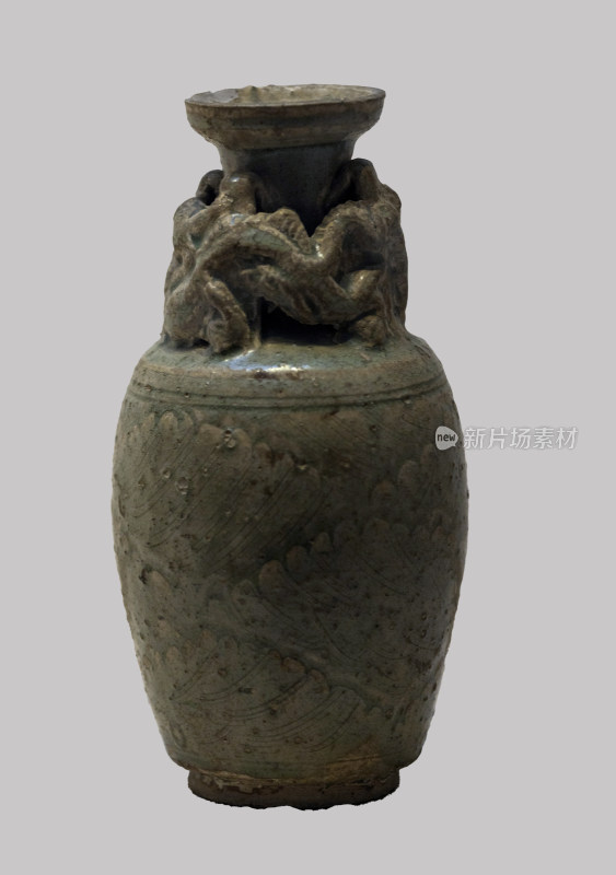 河南洛阳博物馆五代十国龙泉窑双龙瓷瓶