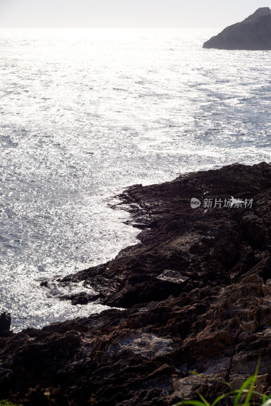 岩石与海浪