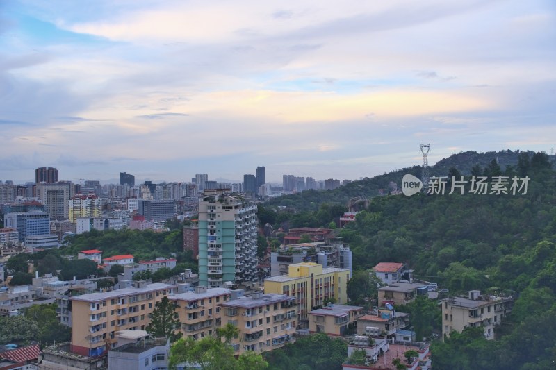 厦门鸿山公园俯瞰山海风光