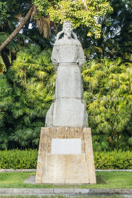 广西柳州柳侯公园-柳宗元雕像