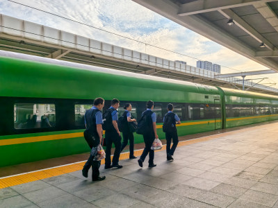 从四川成都南站出行的旅客