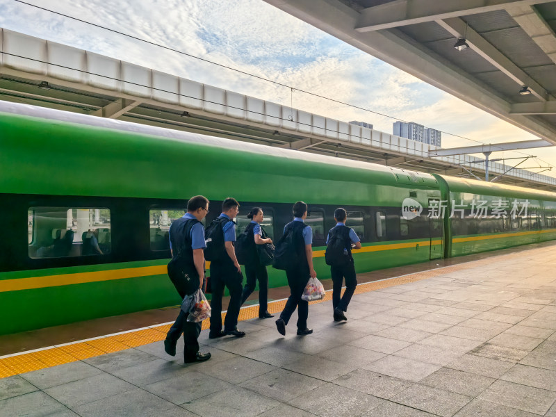 从四川成都南站出行的旅客