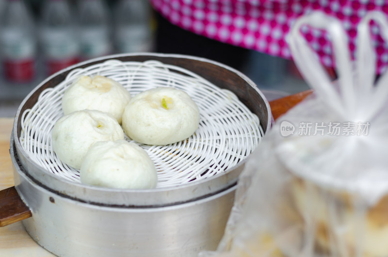 包子铺笼屉里的南京灌汤包