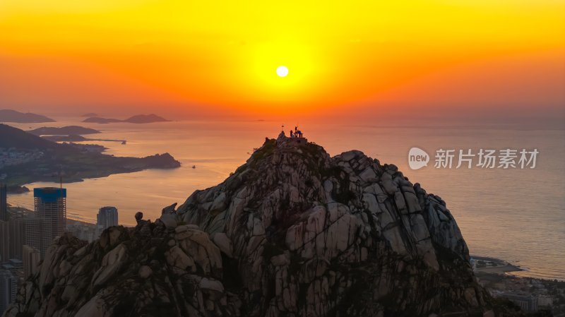 青岛崂山区海湾浴场浮山公园清晨日出全景