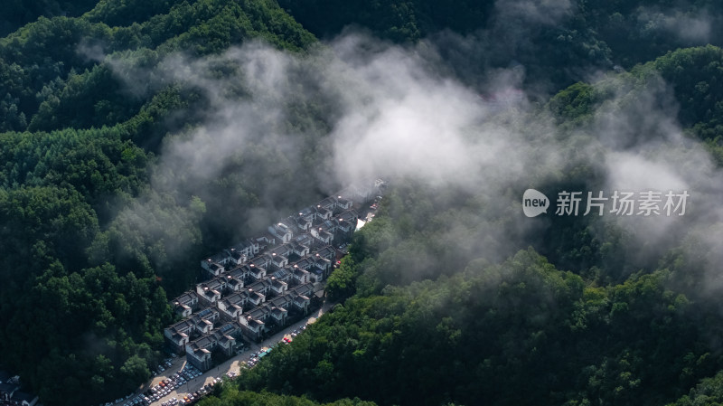 大山中的民宿建筑航拍