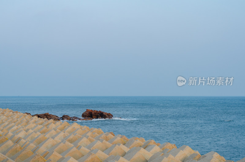 青岛情人坝海边风光