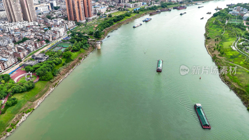 广西贵港郁江跨江桥梁交通航拍图