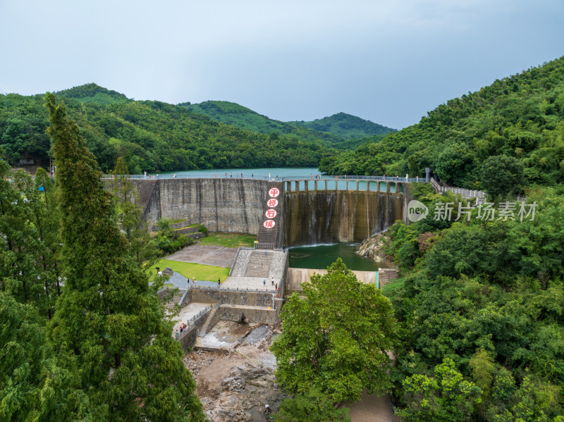 夏季白天航拍常州溧阳天目山平桥石坝风光