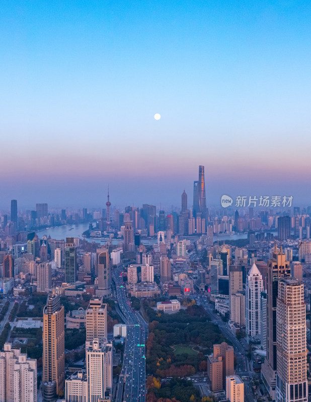 航拍上海市区黄昏美景