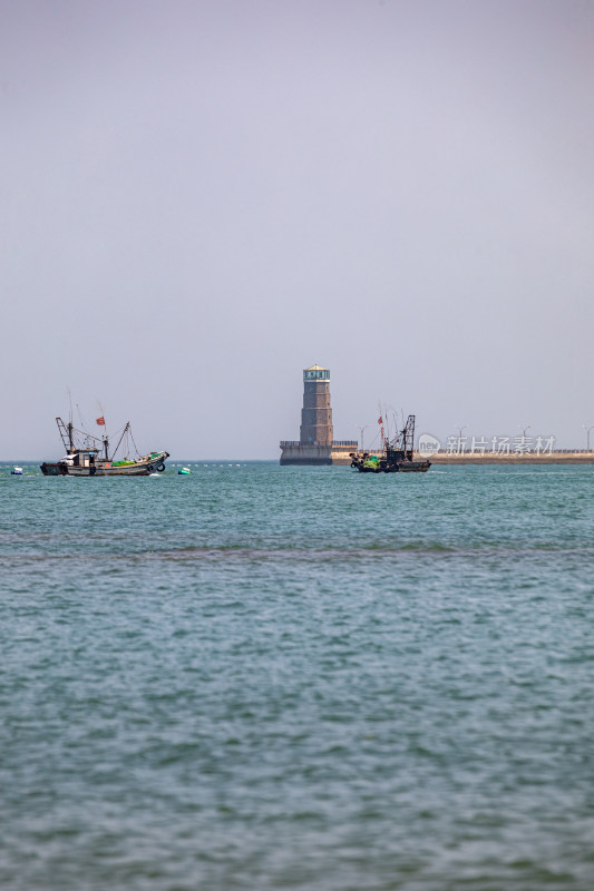 山东日照灯塔海滨海滩海天自然景观