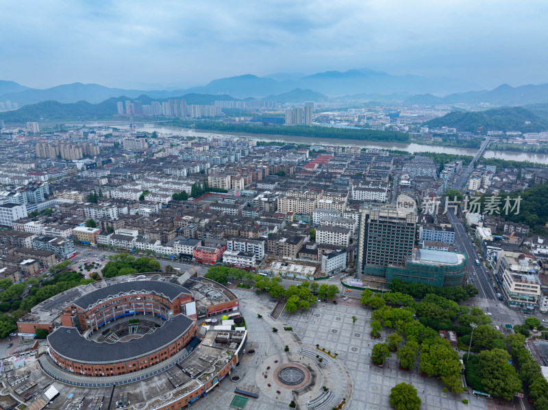 航拍浙江省台州市临海市东湖景区紫阳古街