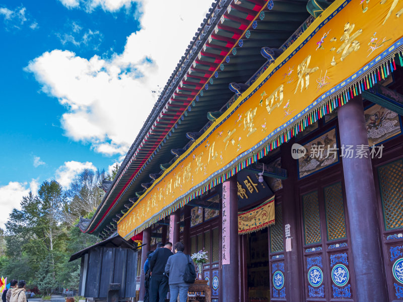 山西五台山普化寺禅院早上风景