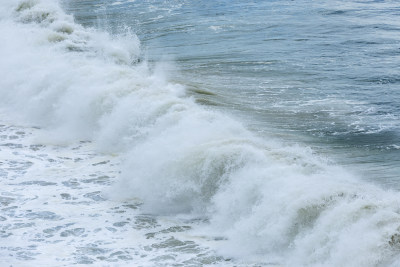 海浪波涛汹涌