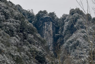 重庆酉阳：绵延青山披白纱