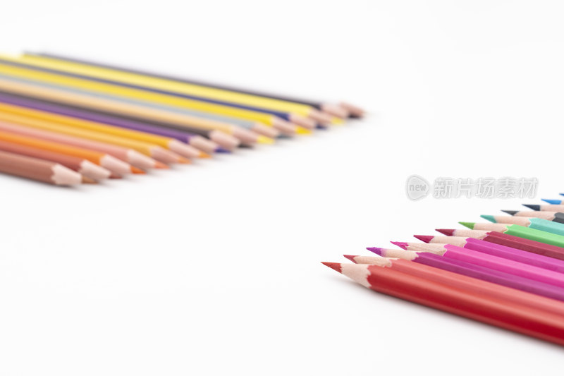 彩色铅笔的排列 白色背景彩铅素材