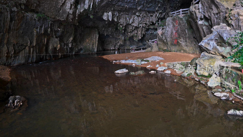 广东阳春凌霄岩溶洞洞穴