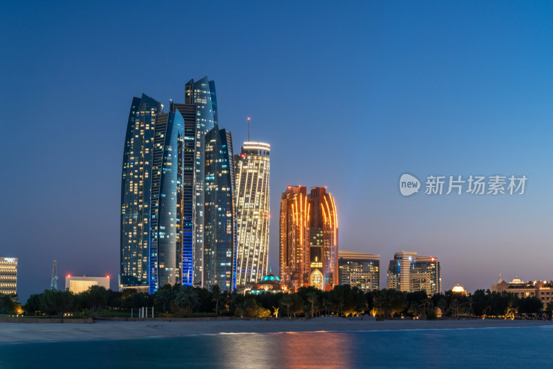 阿布扎比滨海夜景