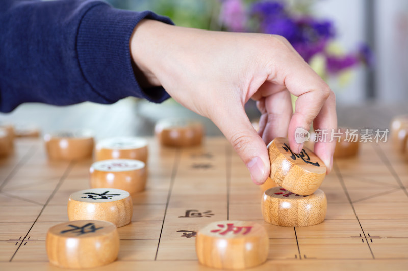 正在下象棋