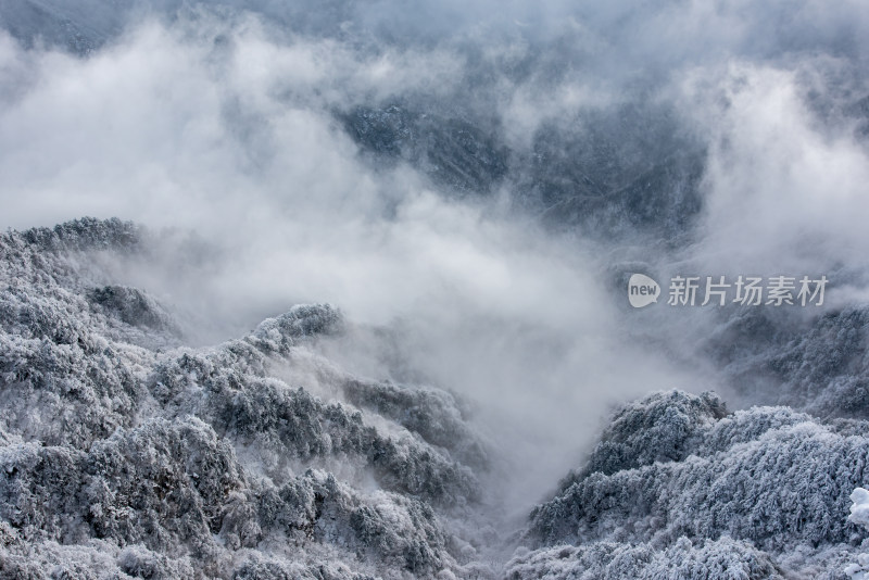 寒冷冬天洛阳老君山雪后美景航拍