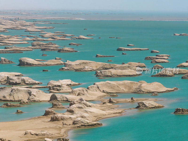 青海海西州乌素特水上雅丹奇异地貌高空航拍