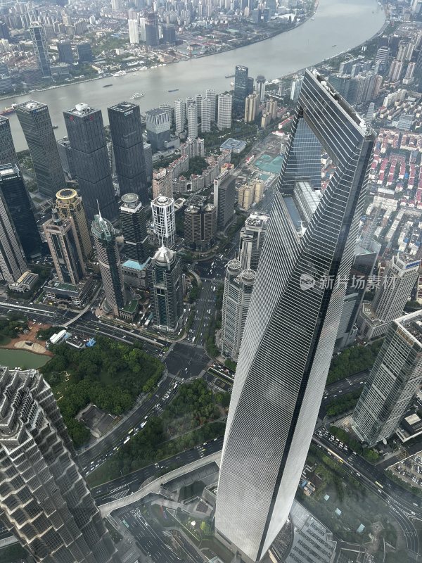 上海中心俯瞰上海金融大厦
