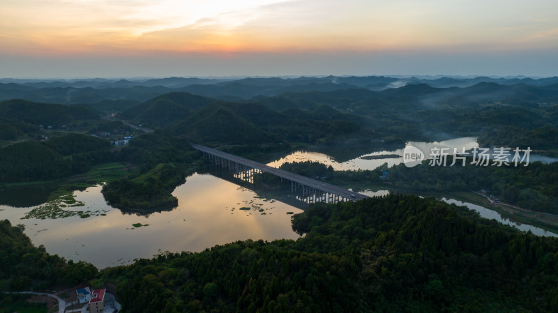 四川丘陵地貌湖泊水网