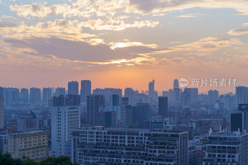 佛山魁星阁俯瞰城市高楼建筑群与夕阳晚霞