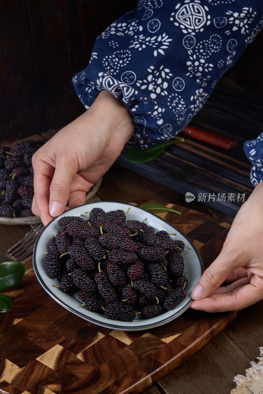 桑葚 新鲜桑葚 黑桑葚 野生黑桑葚