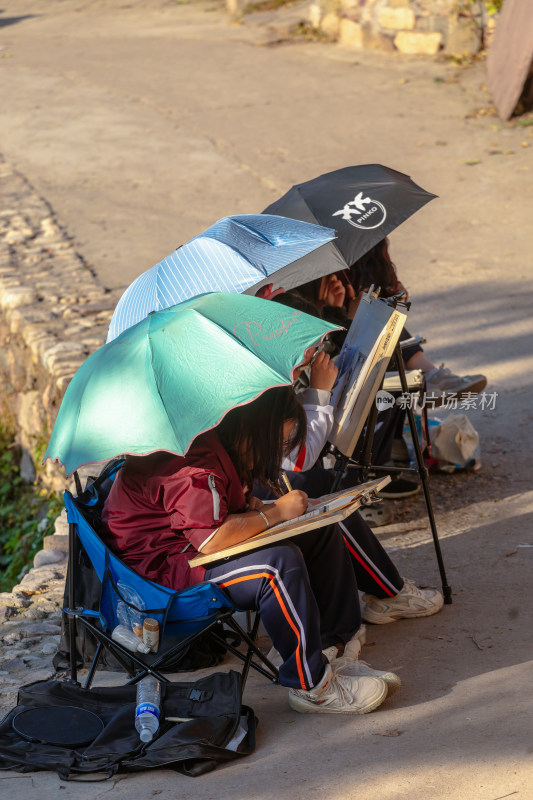 太行山峡谷写生的学生们13