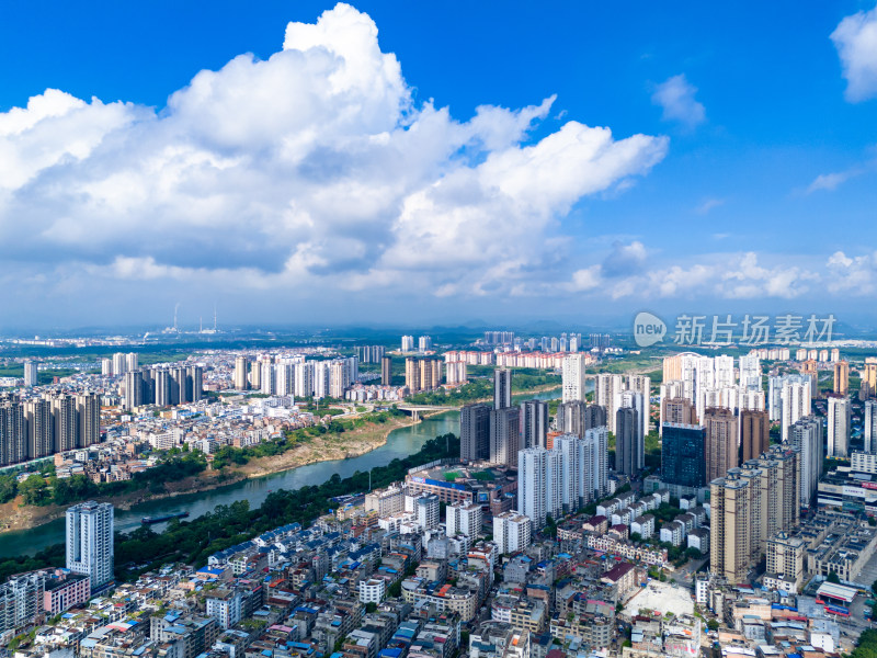 来宾城市大景蓝天白云交通航拍图