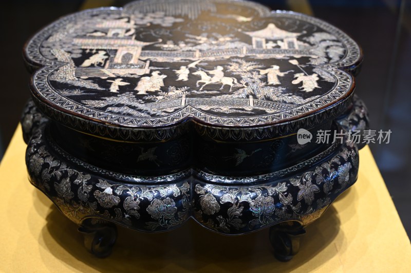 传统工艺装饰图案古典桌