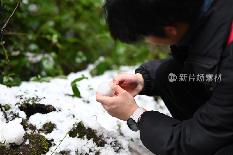 堆小雪人近景