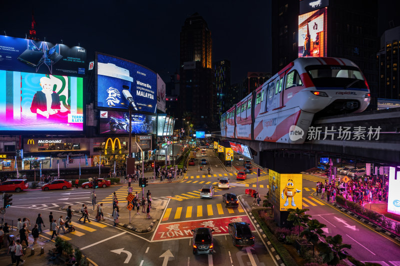 马来西亚吉隆坡武吉免登路轻轨站街头夜景