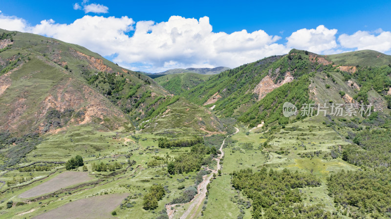 四川甘孜道孚县八美的高原山区风光