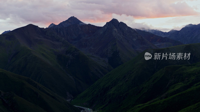 西藏念青唐古拉山风景