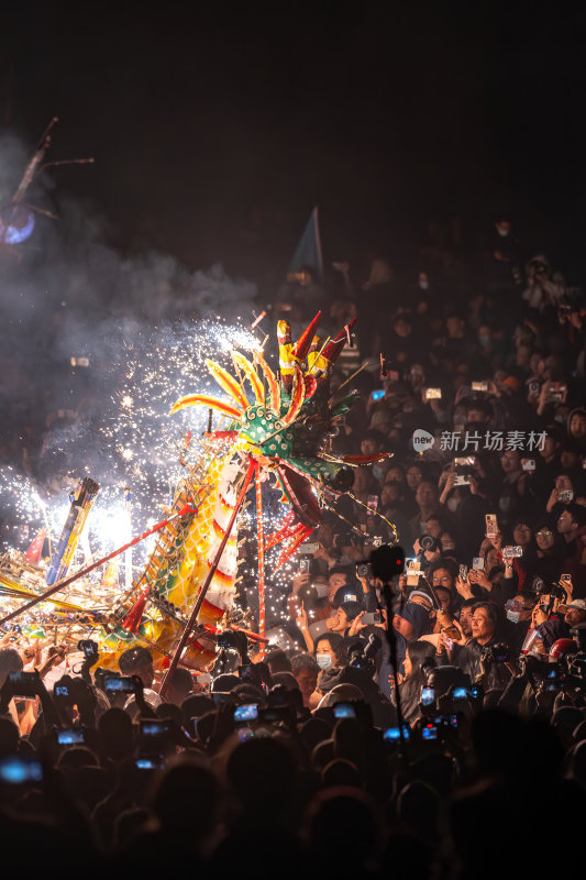 广东梅州中国非遗顺丰火龙狂舞夜焰火龙腾