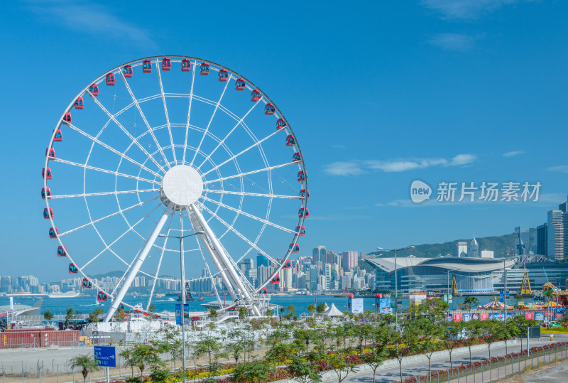 香港中环海滨长廊游乐园摩天轮与城市建筑