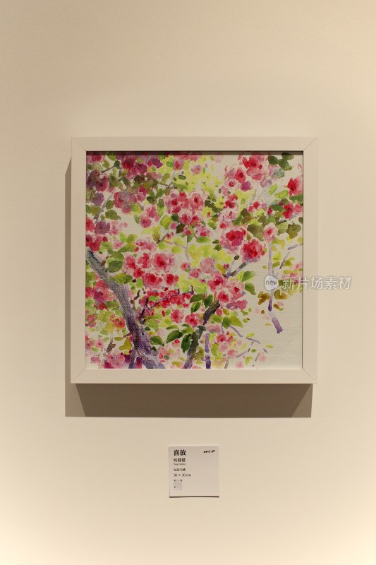 繁花美术画展艺术展厅内的装置艺术作品