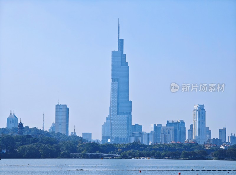 水边的南京地标紫峰大厦全景