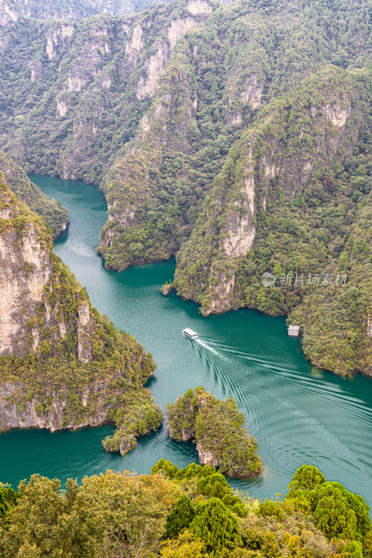 航拍峰林峡山水风光全景