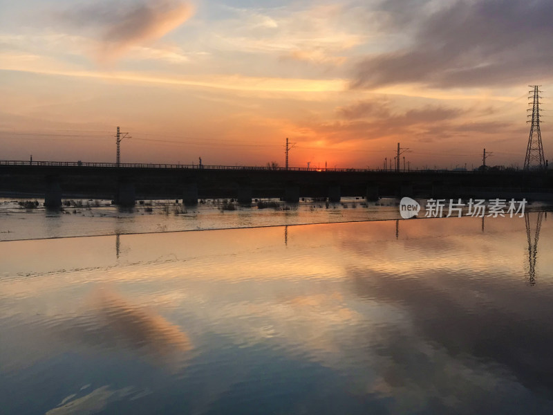 日落 仿佛水中锦鲤