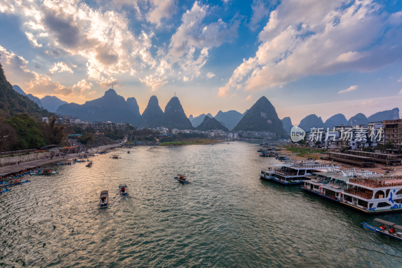 广西桂林阳朔遇龙河风景