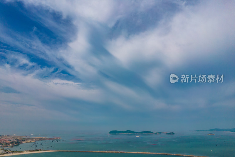 蓝色海洋大海岛屿山东长岛航拍摄影图